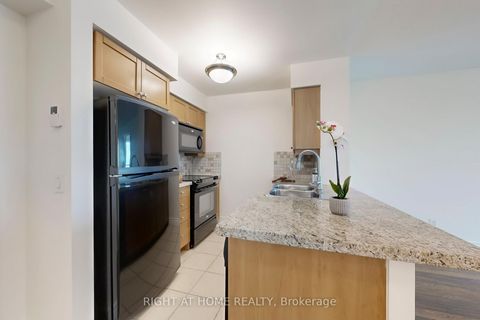 Photo 18 at 2021 - 25 Greenview Avenue, Newtonbrook West, Toronto