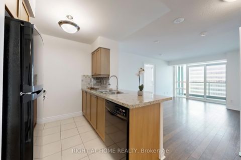 Photo 19 at 2021 - 25 Greenview Avenue, Newtonbrook West, Toronto