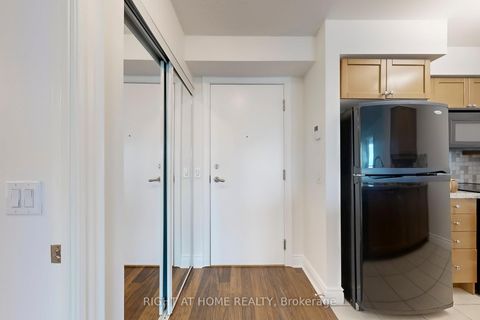 Photo 32 at 2021 - 25 Greenview Avenue, Newtonbrook West, Toronto