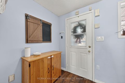 Photo 2 at 8 Lee Crescent, Holly, Barrie