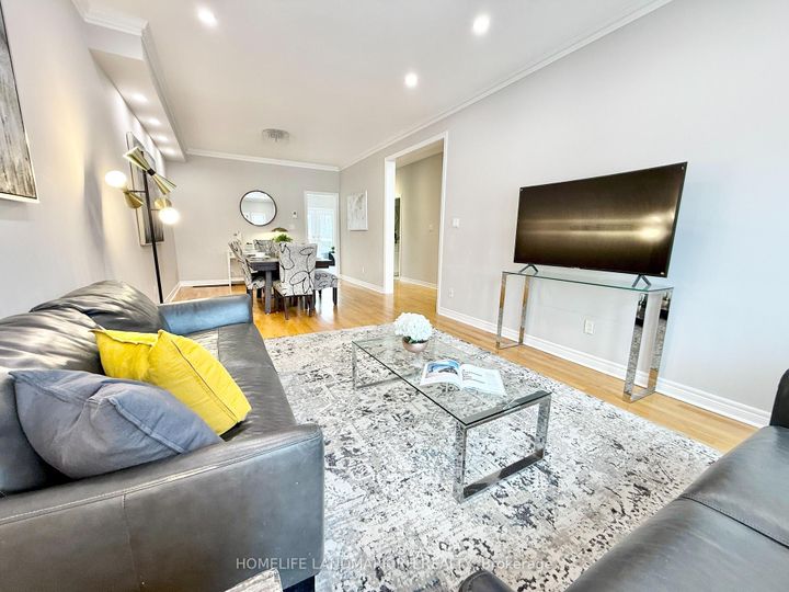 Photo 5 at 10 - 8909 Bathurst Street, South Richvale, Richmond Hill