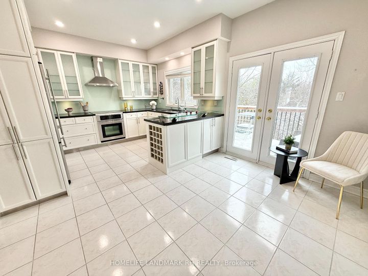 Photo 9 at 10 - 8909 Bathurst Street, South Richvale, Richmond Hill