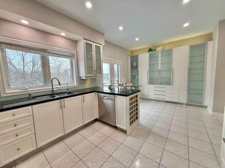 Photo 11 at 10 - 8909 Bathurst Street, South Richvale, Richmond Hill