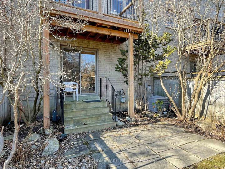 Photo 31 at 10 - 8909 Bathurst Street, South Richvale, Richmond Hill