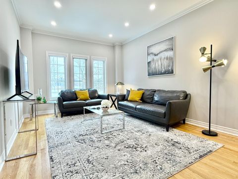 Photo 3 at 10 - 8909 Bathurst Street, South Richvale, Richmond Hill