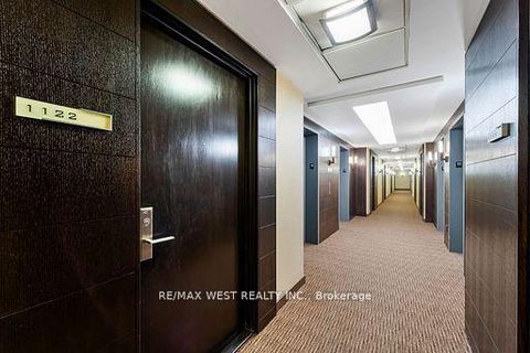 Photo 2 at 1122 - 70 Roehampton Avenue, Mount Pleasant West, Toronto