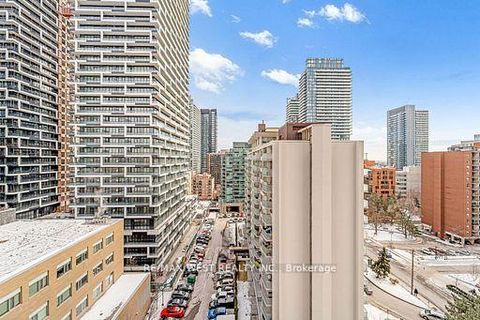 Photo 16 at 1122 - 70 Roehampton Avenue, Mount Pleasant West, Toronto