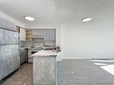 Photo 9 at 712 - 109 Front Street E, Waterfront Communities C8, Toronto