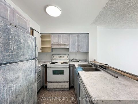 Photo 32 at 712 - 109 Front Street E, Waterfront Communities C8, Toronto