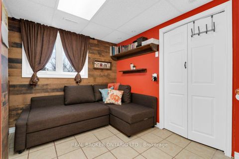 Photo 12 at 48 Ward Drive, Painswick North, Barrie