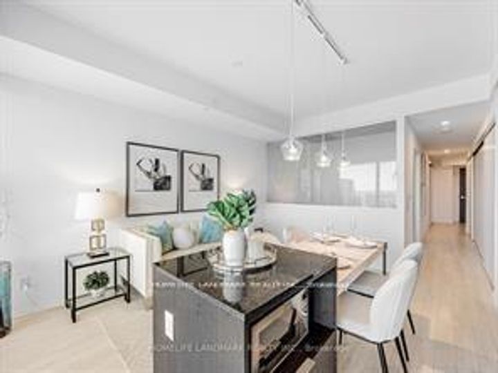 Photo 11 at 4211 - 197 Yonge Street, Yonge Corridor, Toronto