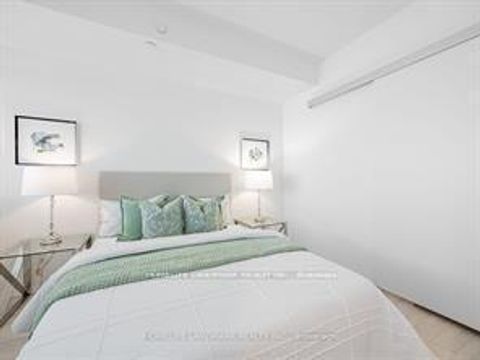 Photo 5 at 4211 - 197 Yonge Street, Yonge Corridor, Toronto