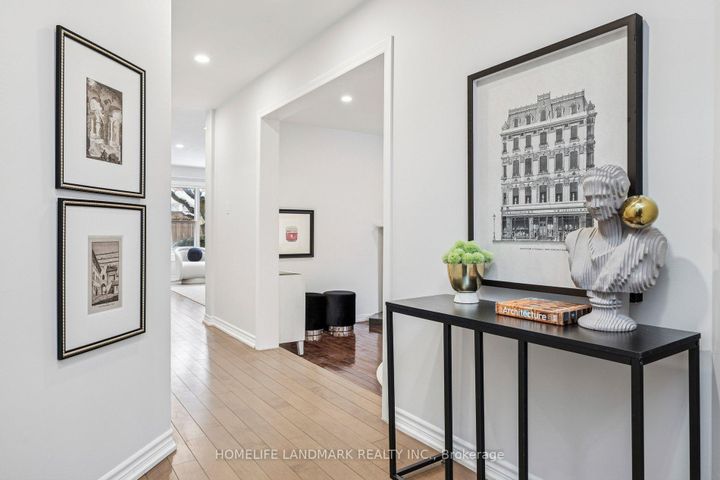 Photo 2 at 149 Glenmanor Way, Yorkhill, Vaughan