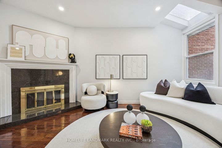 Photo 3 at 149 Glenmanor Way, Yorkhill, Vaughan