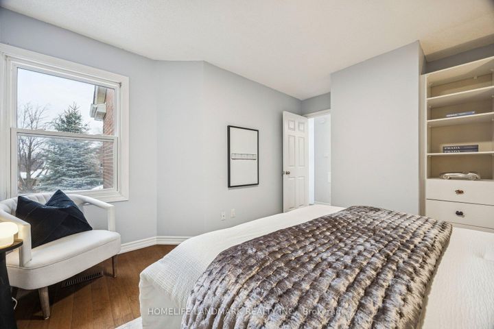 Photo 15 at 149 Glenmanor Way, Yorkhill, Vaughan