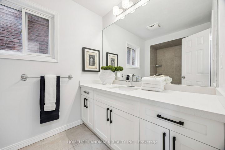 Photo 16 at 149 Glenmanor Way, Yorkhill, Vaughan