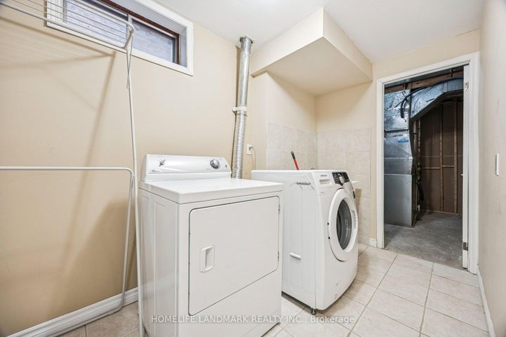 Photo 23 at 149 Glenmanor Way, Yorkhill, Vaughan