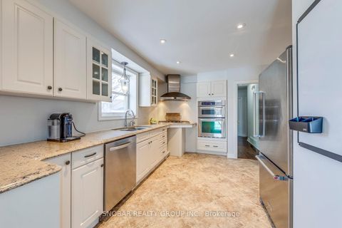 Photo 8 at 25 Allonsius Drive, Etobicoke West Mall, Toronto