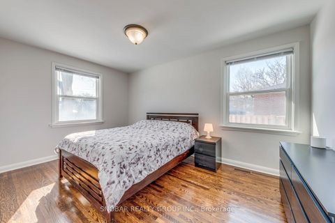 Photo 12 at 25 Allonsius Drive, Etobicoke West Mall, Toronto