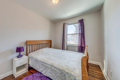 Photo 13 at 25 Allonsius Drive, Etobicoke West Mall, Toronto