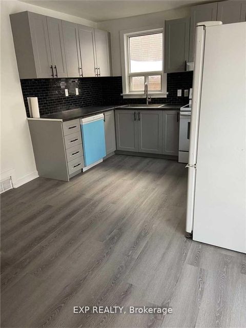 Photo 7 at 204 York Mills Road, Windfields, Toronto