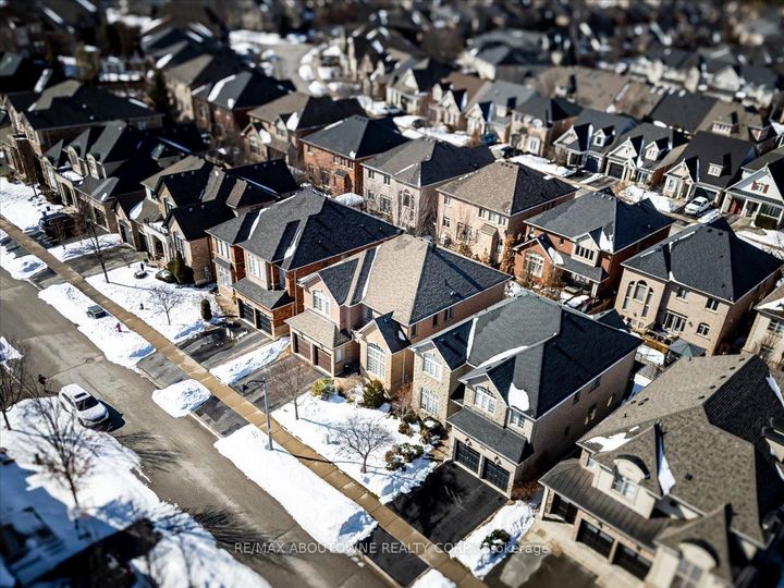 Photo 1 at 3260 Ribble Crescent, BC Bronte Creek, Oakville