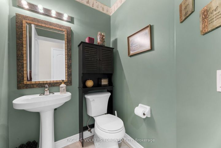 Photo 7 at 1510 Samuelson Circle, Meadowvale Village, Mississauga