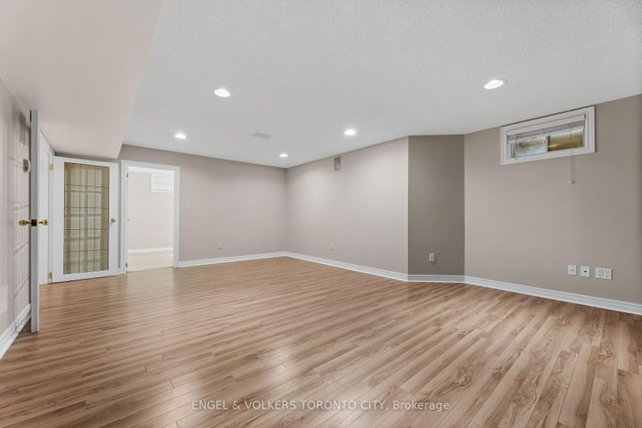 Photo 38 at 1510 Samuelson Circle, Meadowvale Village, Mississauga
