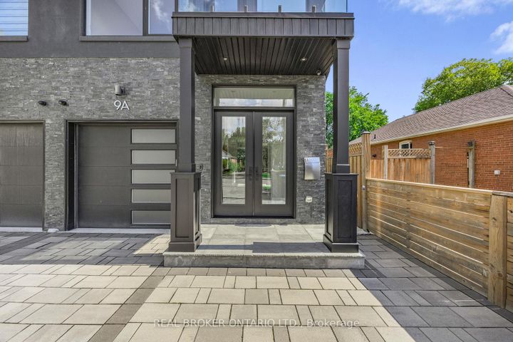 Photo 2 at 9A Maple Avenue N, Port Credit, Mississauga