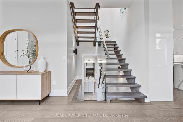 Photo 15 at 9A Maple Avenue N, Port Credit, Mississauga