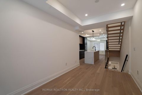 Photo 12 at 283 Euclid Avenue, Bellwoods, Toronto