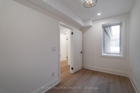 Photo 23 at 283 Euclid Avenue, Bellwoods, Toronto