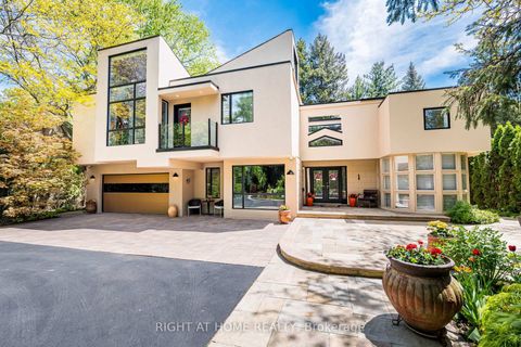 Photo 1 at 1 Friars Lane, Rosethorn, Toronto