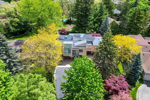 Photo 2 at 1 Friars Lane, Rosethorn, Toronto