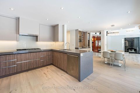 Photo 14 at 1 Friars Lane, Rosethorn, Toronto