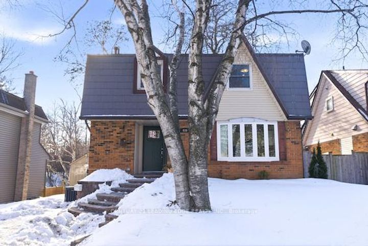 Photo 1 at 486 Crestwood Drive, O'Neill, Oshawa