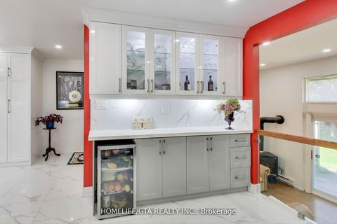 Photo 10 at 6 Windy Golfway, Flemingdon Park, Toronto