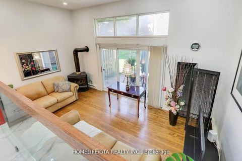 Photo 12 at 6 Windy Golfway, Flemingdon Park, Toronto