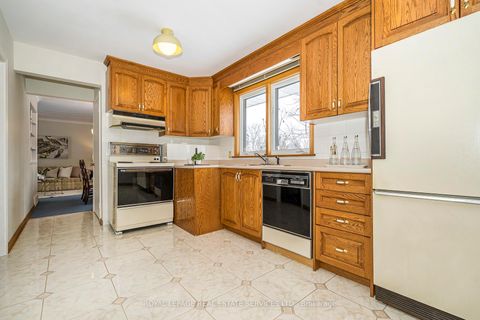 Photo 10 at 71 Hillcroft Drive, City Centre West, Toronto