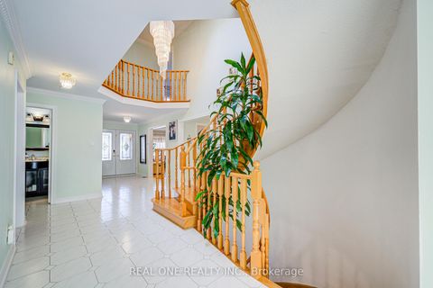 Photo 6 at 203 Valleymede Drive, Doncrest, Richmond Hill