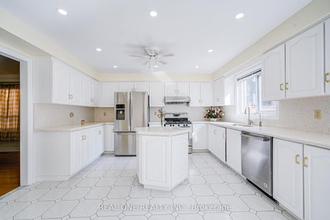 Photo 15 at 203 Valleymede Drive, Doncrest, Richmond Hill