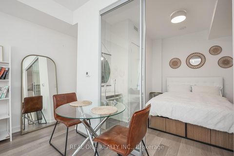 Photo 17 at 3401 - 357 King Street W, Waterfront Communities C1, Toronto