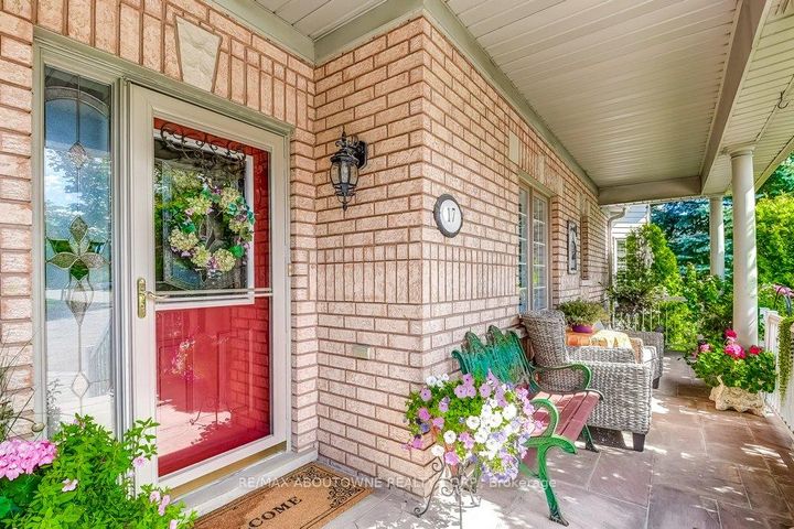 Photo 4 at 27 - 17 Orchard Park Gate, Wellington, Brampton