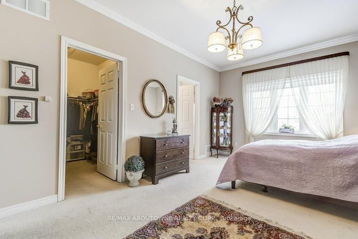 Photo 15 at 27 - 17 Orchard Park Gate, Wellington, Brampton