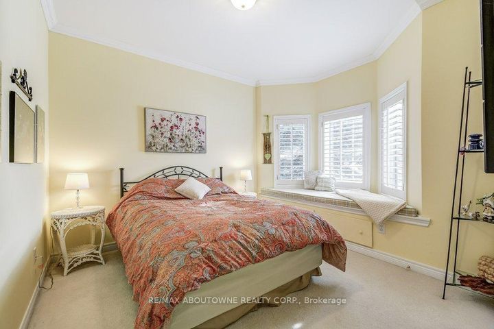 Photo 18 at 27 - 17 Orchard Park Gate, Wellington, Brampton