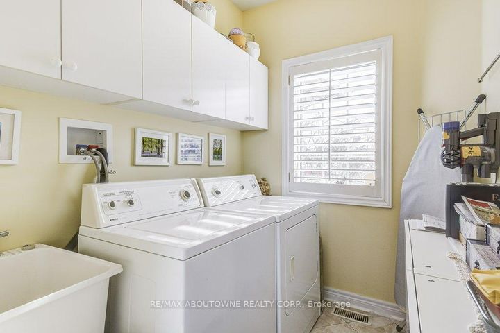 Photo 20 at 27 - 17 Orchard Park Gate, Wellington, Brampton