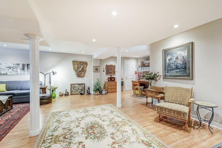 Photo 22 at 27 - 17 Orchard Park Gate, Wellington, Brampton