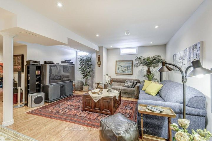 Photo 24 at 27 - 17 Orchard Park Gate, Wellington, Brampton