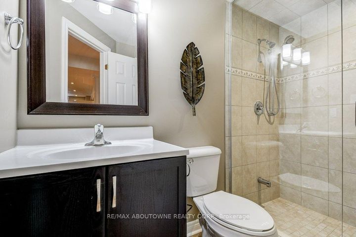 Photo 26 at 27 - 17 Orchard Park Gate, Wellington, Brampton