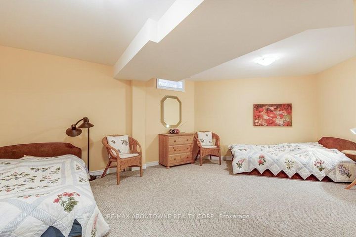 Photo 27 at 27 - 17 Orchard Park Gate, Wellington, Brampton